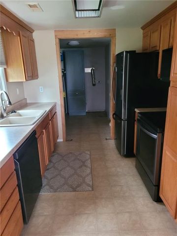 8105 N SUMMIT Street, Kansas City, MO 64118