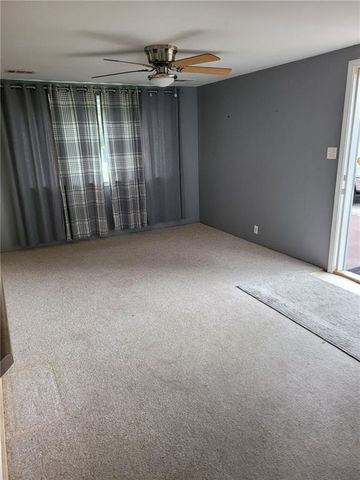 8105 N SUMMIT Street, Kansas City, MO 64118