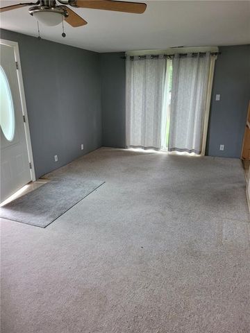 8105 N SUMMIT Street, Kansas City, MO 64118