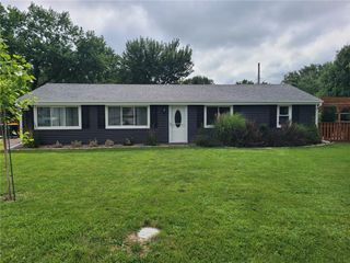 8105 N SUMMIT Street, Kansas City, MO 64118