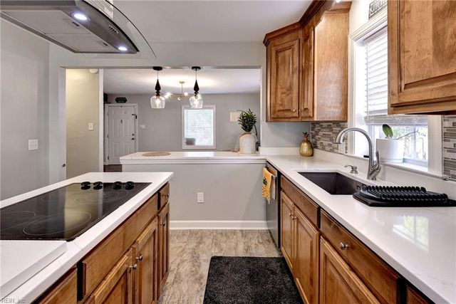 38 Parker AVE, Newport News, VA 23606