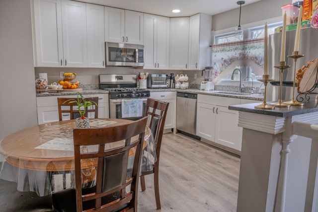 326 S Hudson Street, Westmont, IL 60559