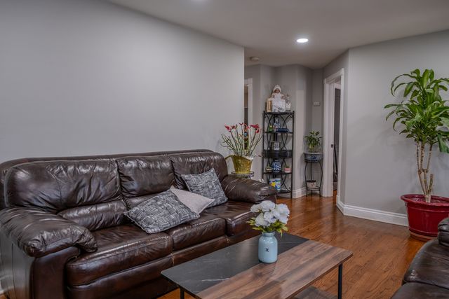 326 S Hudson Street, Westmont, IL 60559
