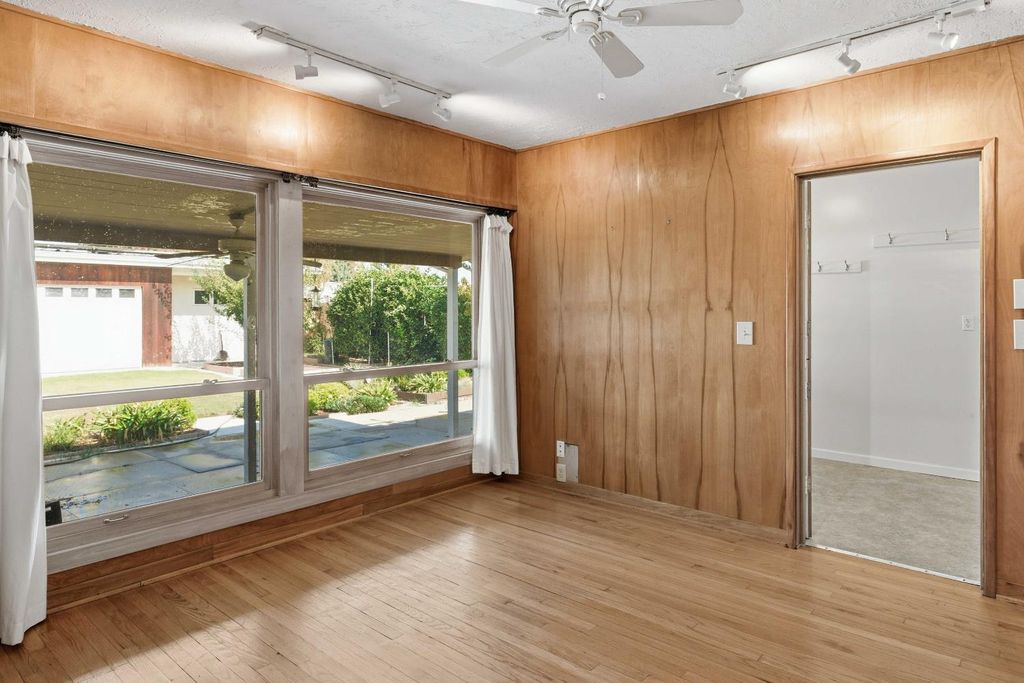 Image 10 of property listing at 1673 Union, Kingsburg, CA 93631