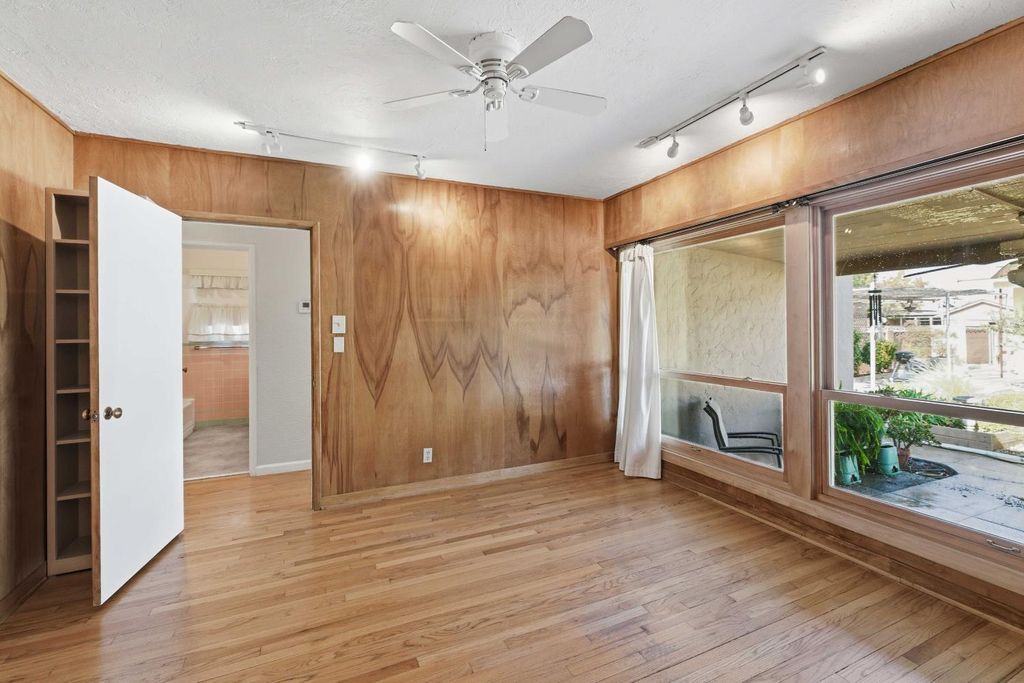 Image 11 of property listing at 1673 Union, Kingsburg, CA 93631