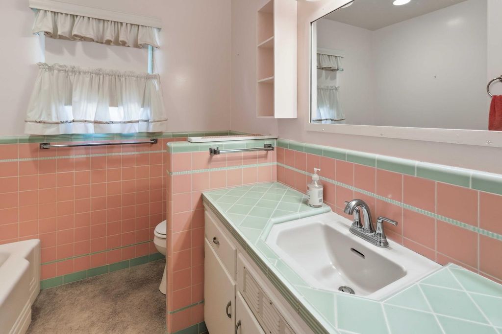 Image 13 of property listing at 1673 Union, Kingsburg, CA 93631