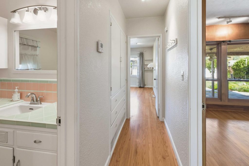 Image 14 of property listing at 1673 Union, Kingsburg, CA 93631