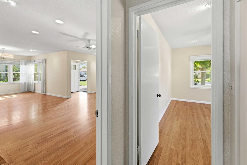 Image 16 of property listing at 1673 Union, Kingsburg, CA 93631