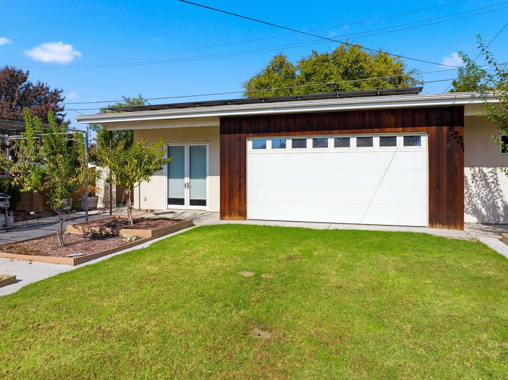 Image 20 of property listing at 1673 Union, Kingsburg, CA 93631