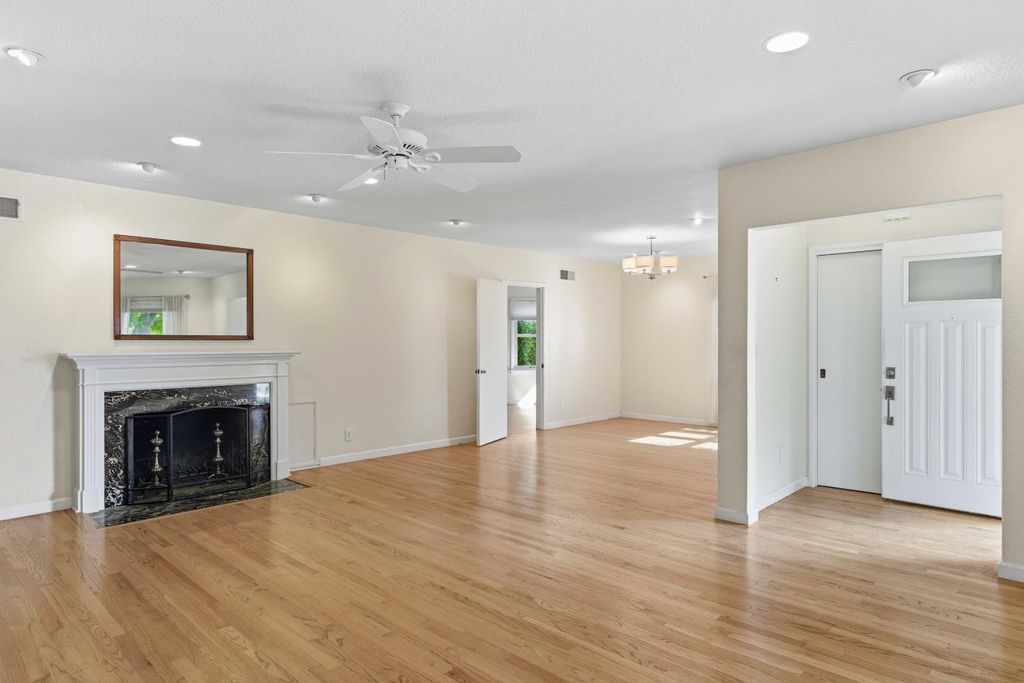 Image 5 of property listing at 1673 Union, Kingsburg, CA 93631