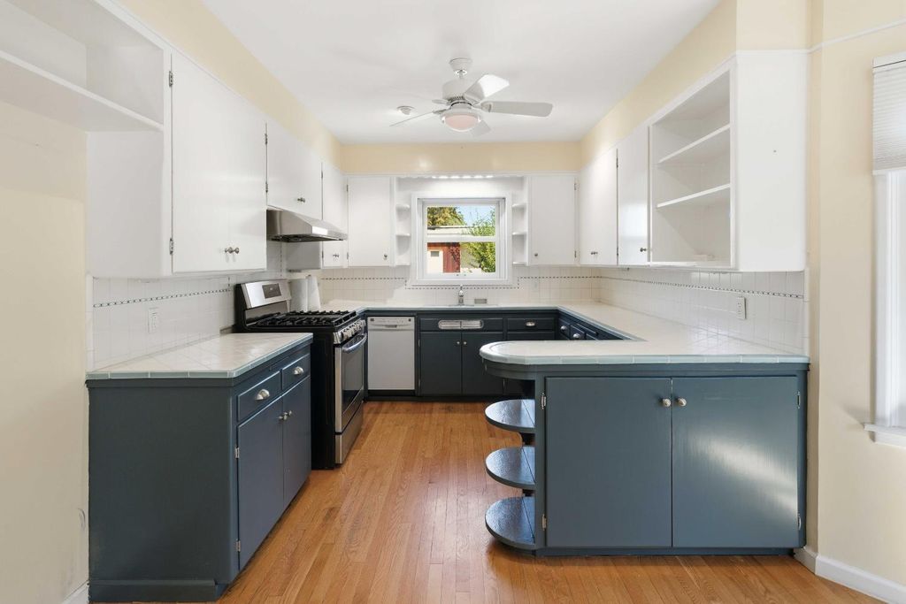 Image 8 of property listing at 1673 Union, Kingsburg, CA 93631