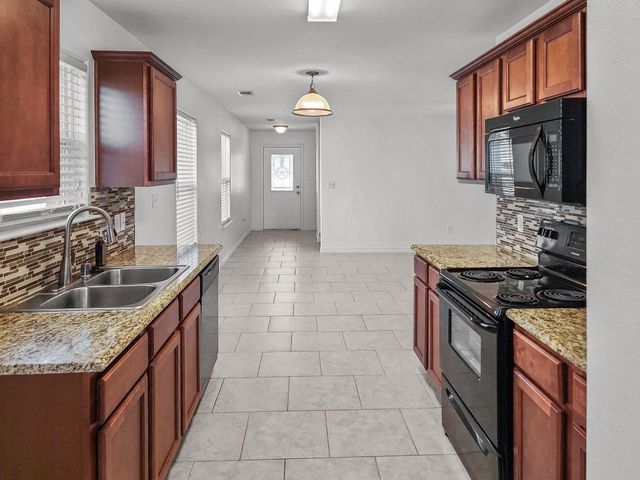 821 E College Avenue, Princeton, TX 75407