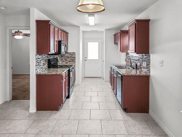 821 E College Avenue, Princeton, TX 75407