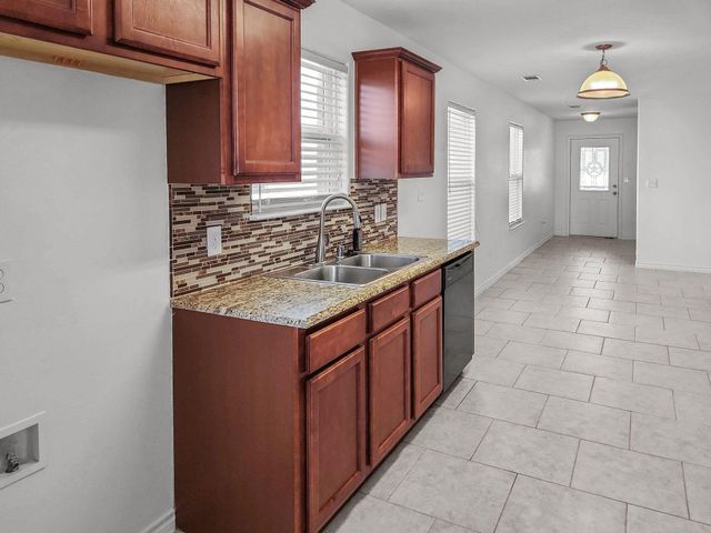 821 E College Avenue, Princeton, TX 75407