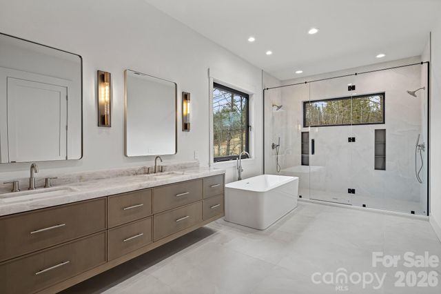 132 Sunridge Avenue, Horse Shoe, NC 28742