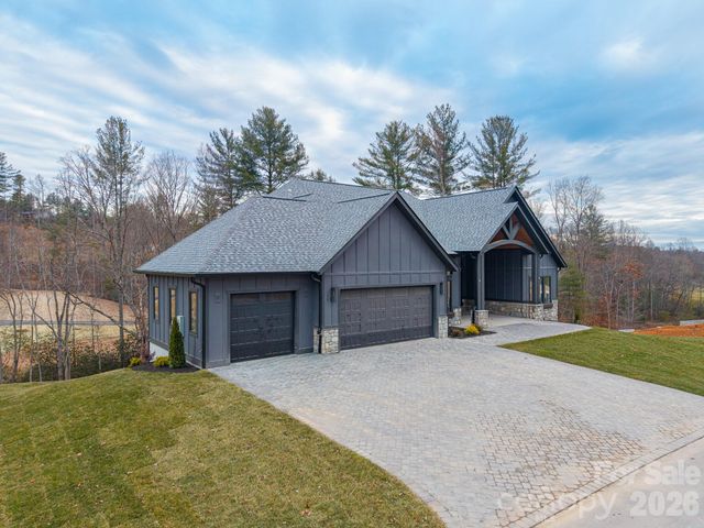 132 Sunridge Avenue, Horse Shoe, NC 28742