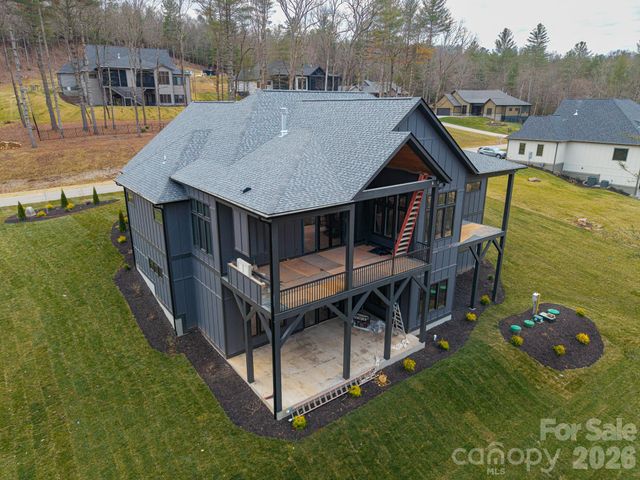 132 Sunridge Avenue, Horse Shoe, NC 28742