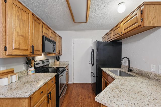 2012 Raven Lane, Lewisville, TX 75077