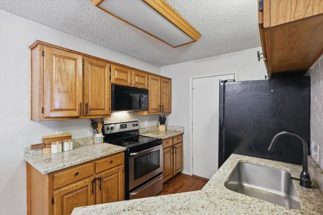 2012 Raven Lane, Lewisville, TX 75077