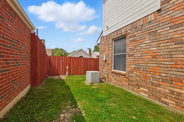 2012 Raven Lane, Lewisville, TX 75077