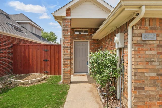 2012 Raven Lane, Lewisville, TX 75077