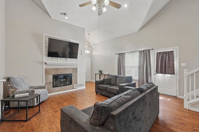 2012 Raven Lane, Lewisville, TX 75077