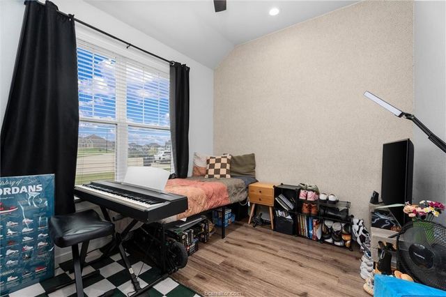 3027 Wolfpack Loop, Bryan, TX 77808