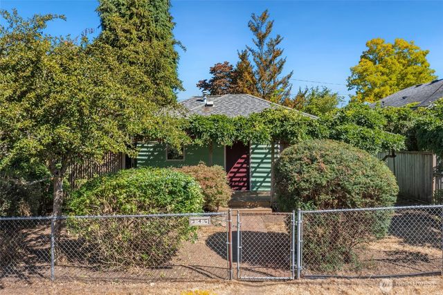 346 N 102nd Street, Seattle, WA 98133