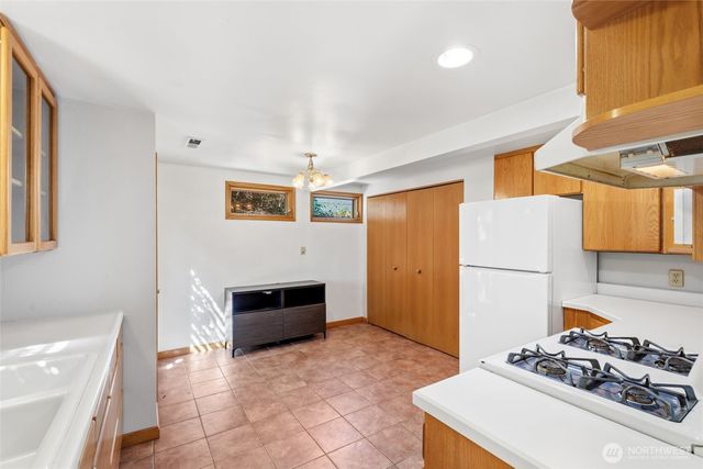 346 N 102nd Street, Seattle, WA 98133