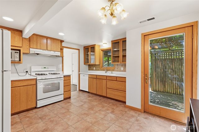 346 N 102nd Street, Seattle, WA 98133