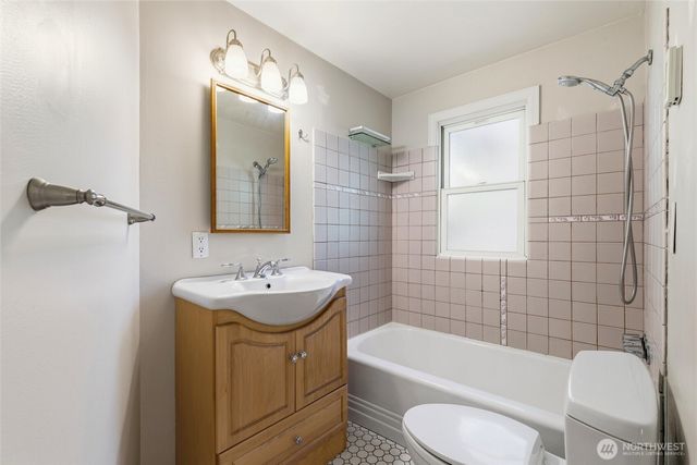 346 N 102nd Street, Seattle, WA 98133
