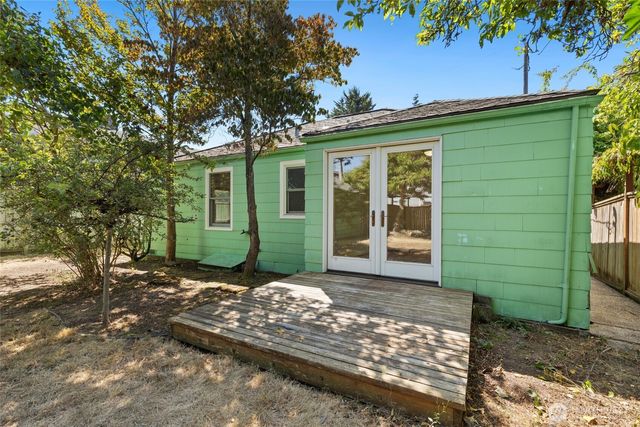 346 N 102nd Street, Seattle, WA 98133
