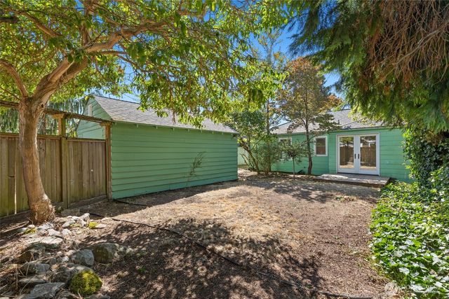 346 N 102nd Street, Seattle, WA 98133