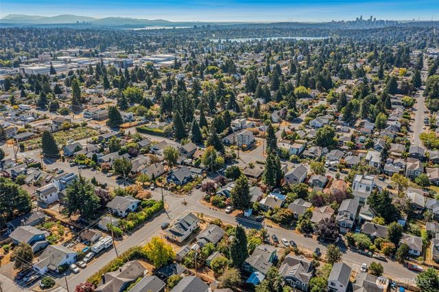 346 N 102nd Street, Seattle, WA 98133
