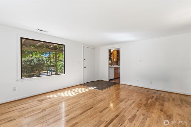 346 N 102nd Street, Seattle, WA 98133