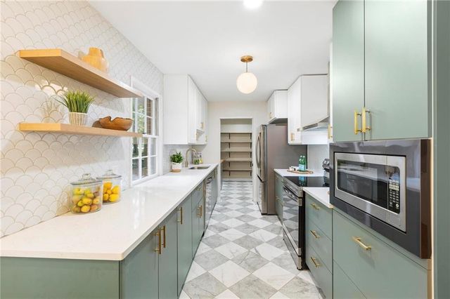 2373 Oxbow Circle, Stone Mountain, GA 30087