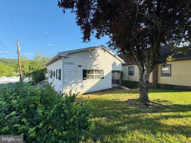 251 N COLUMBIA ST, Tamaqua, PA 18252