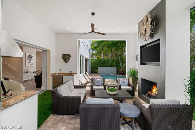 9172 Mercato LN, Naples, FL 34108