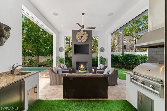 9172 Mercato LN, Naples, FL 34108