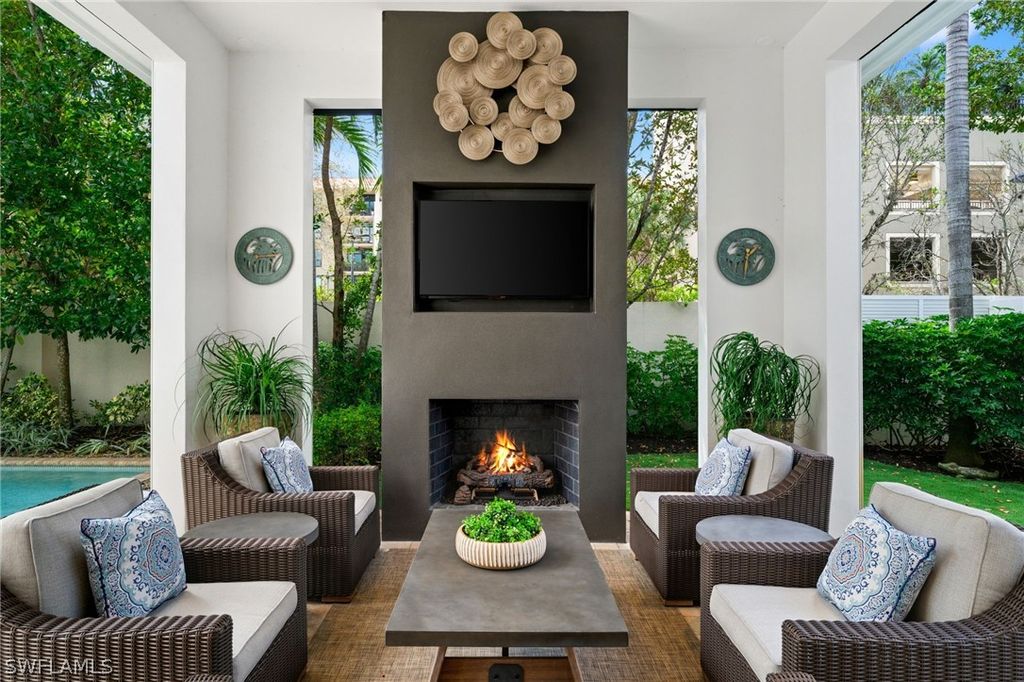 9172 Mercato LN, Naples, FL 34108