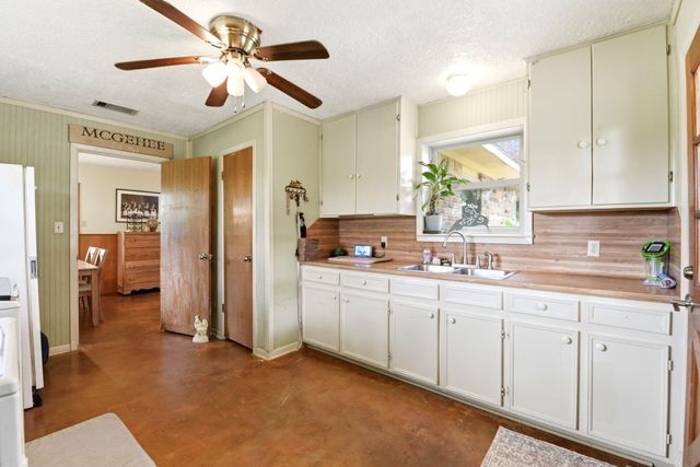 280 Mcgehee Road, Willis, TX 77378