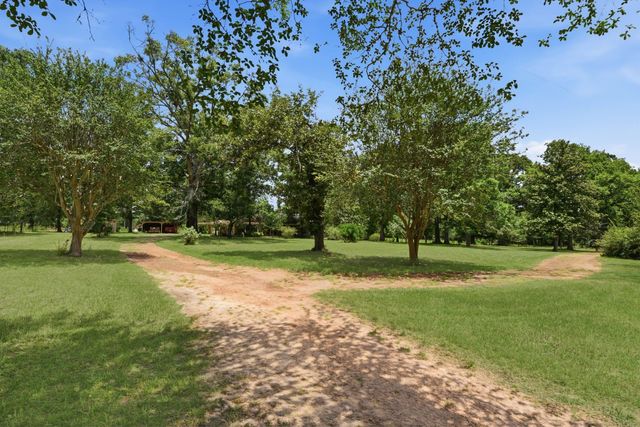 280 Mcgehee Road, Willis, TX 77378