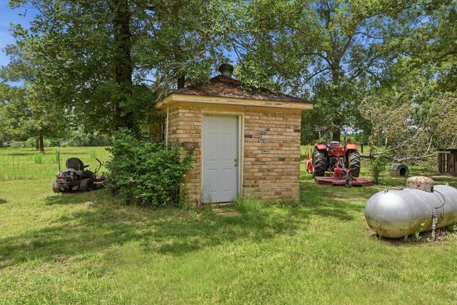 280 Mcgehee Road, Willis, TX 77378