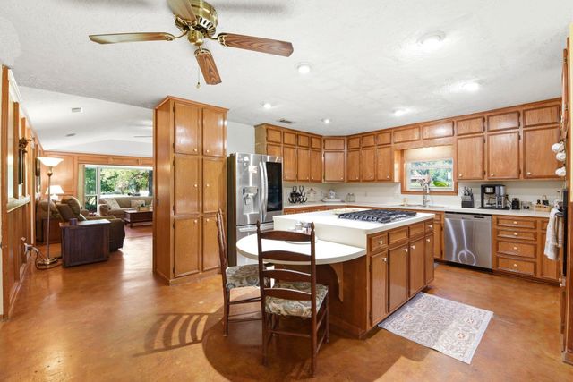 280 Mcgehee Road, Willis, TX 77378