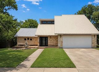 302 Meadow Creek DR, Pflugerville, TX 78660