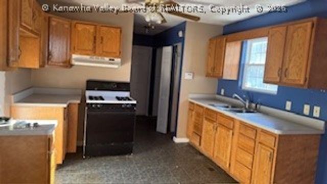 779 COOPERS CREEK Road, Charleston, WV 25312