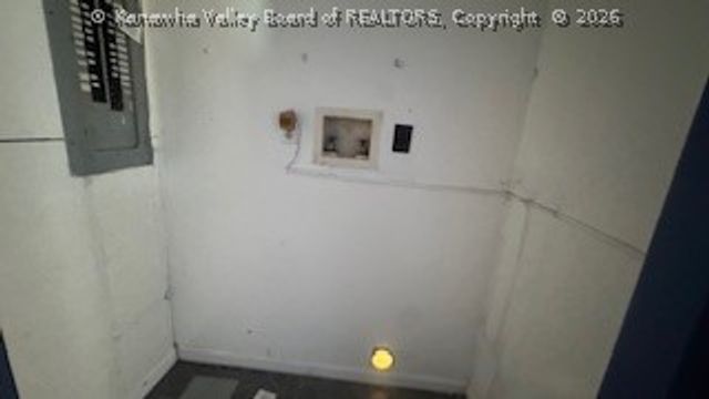 779 COOPERS CREEK Road, Charleston, WV 25312