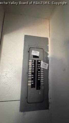 779 COOPERS CREEK Road, Charleston, WV 25312