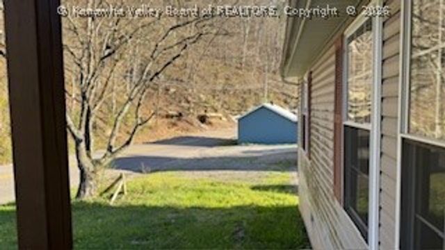 779 COOPERS CREEK Road, Charleston, WV 25312