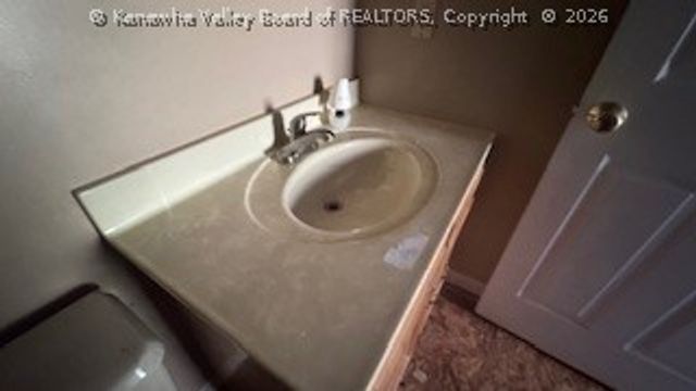 779 COOPERS CREEK Road, Charleston, WV 25312